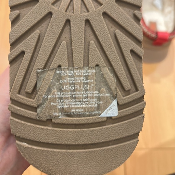 UGG Tazz Platform Slippers, Red Detailing - Picture 7 of 7